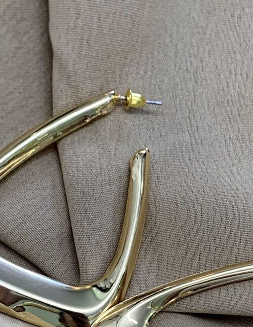 Aretes forma triangular dorados