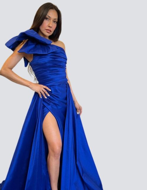 Vestido azul rey, escote corazon en velvet y bordado lentejuela, drapeado y abertura en pierna - Imagen 2