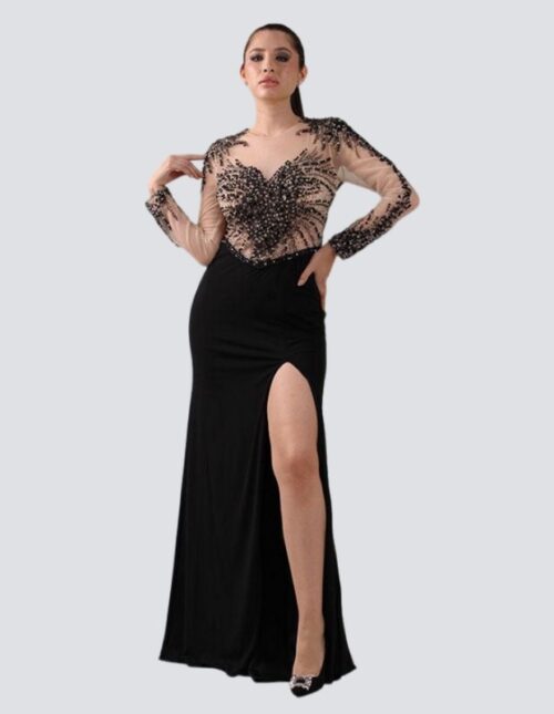 Vestido  ajustado al cuerpo, diseño bordado cristales y cuentas negras en tul color piel