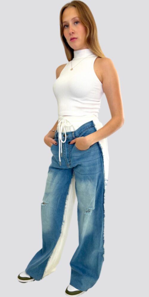 Jeans, doble pretina y detalles desgastados en bloque de color azul/ blanco - Imagen 2