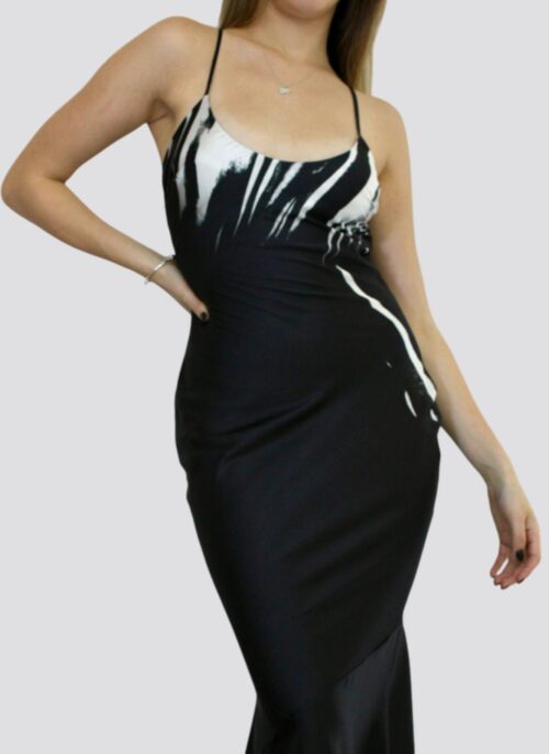 Vestido sleep-dress en satin tie dye blanco con negro, escote en espalda - Imagen 2
