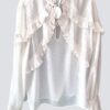 Blusa con textura de bolitas doble olan al frente