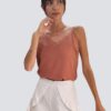 Blusa lencera de tirantes color salmón con encaje