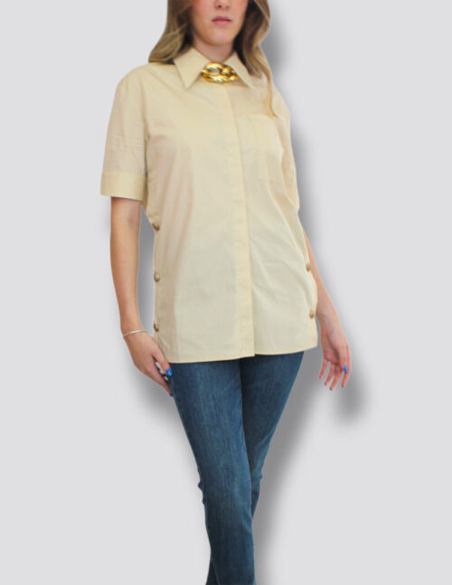 Camisa color nude, over size, botones dorado mate - Imagen 2