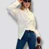 Camisa oversize blanca, botones negros