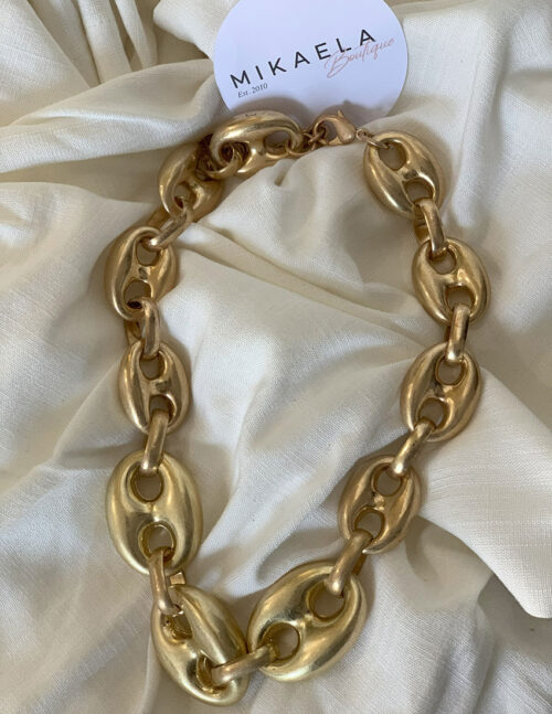 Collar dorado mate, diseño