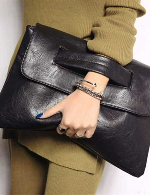 Bolsa negra grande clutch