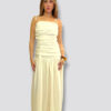 Vestido largo color beige, torso plisado con listones en hombros