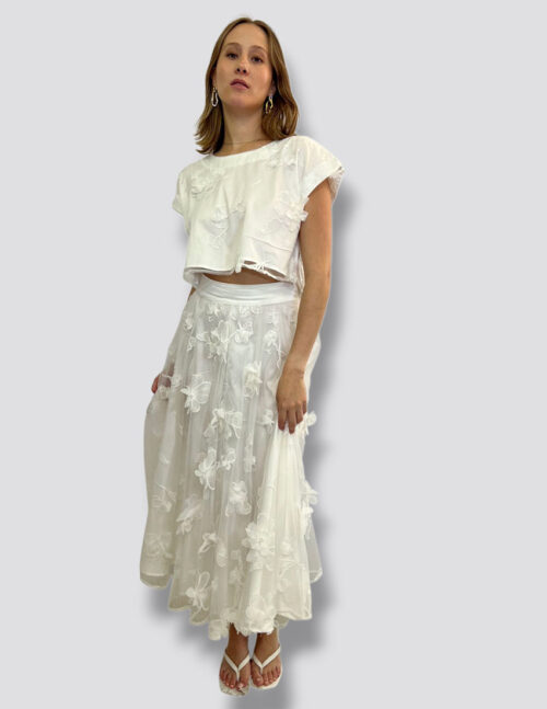 Set color blanco blusa y falda circular, flores en tela - Imagen 2