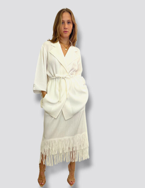 Set caftan y falda recta con flecos, color hueso