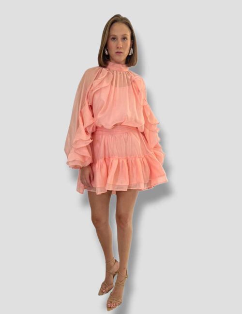 Vestido corto, olanes en mangas, color melocotón - Imagen 2
