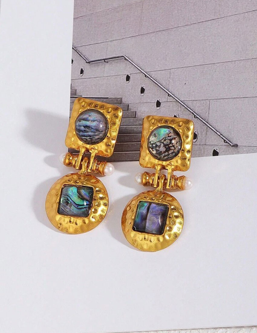 Aretes de metal con incrustaciones de concha de abulón