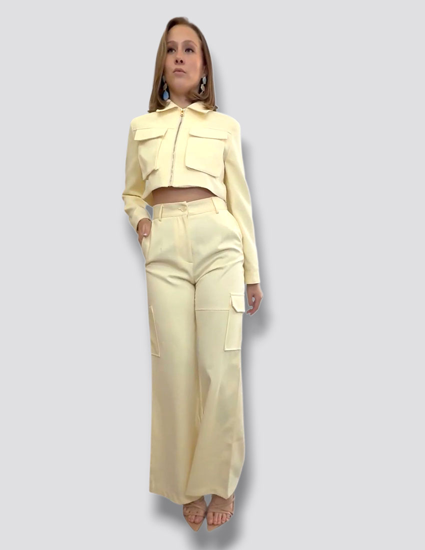 Set  blazer corto con cierre y pantalón en color amarillo mantequilla