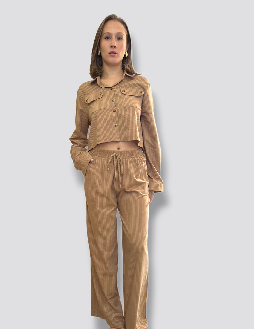 Set lino de rayas,  top, camisa manga larga y pantalón caqui