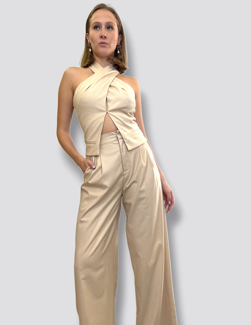 Set top cuello halter cruzado y pantalon ancho con pinzas Beige