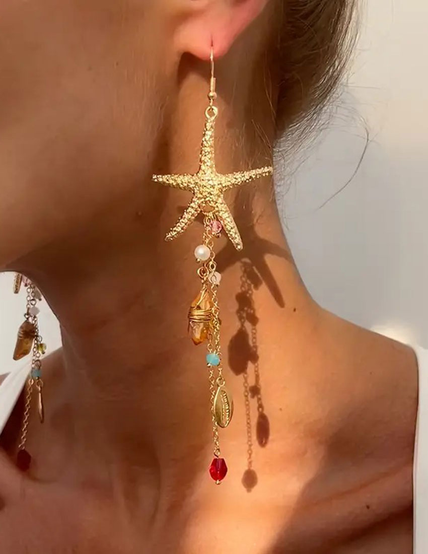 Aretes colgantes diseño estrella de mar con cadenitas y charms marinos
