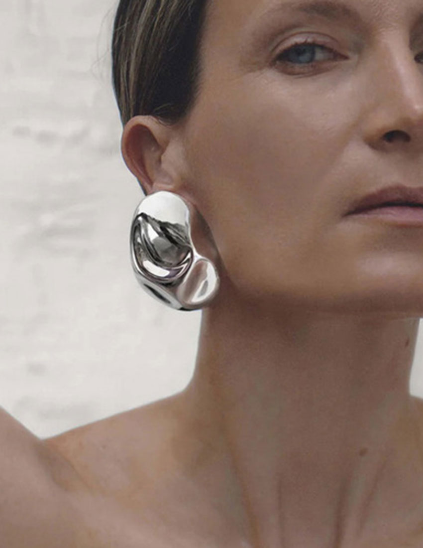 Aretes  asimetricos con pliegues color plata