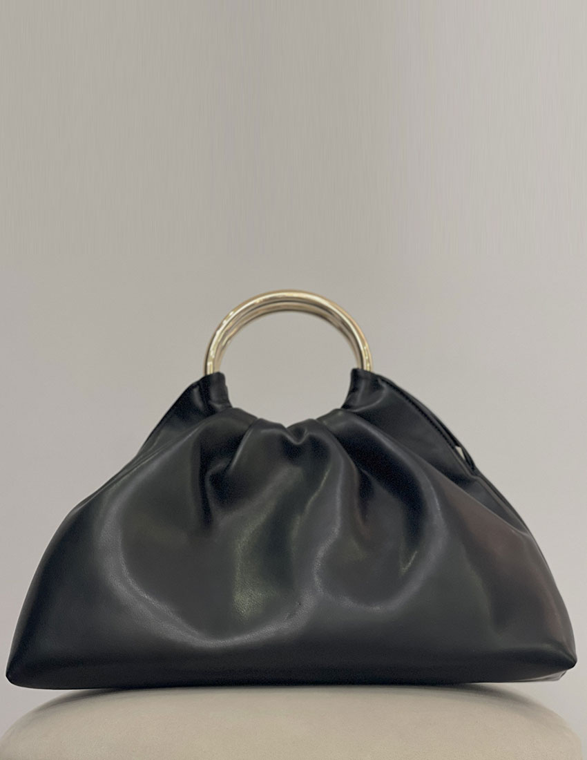 Bolso nube negra con asa de metal