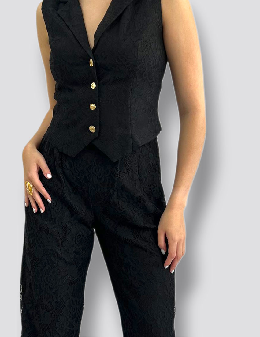 Set chaleco tipo sastre de encaje y pantalon corte recto negro