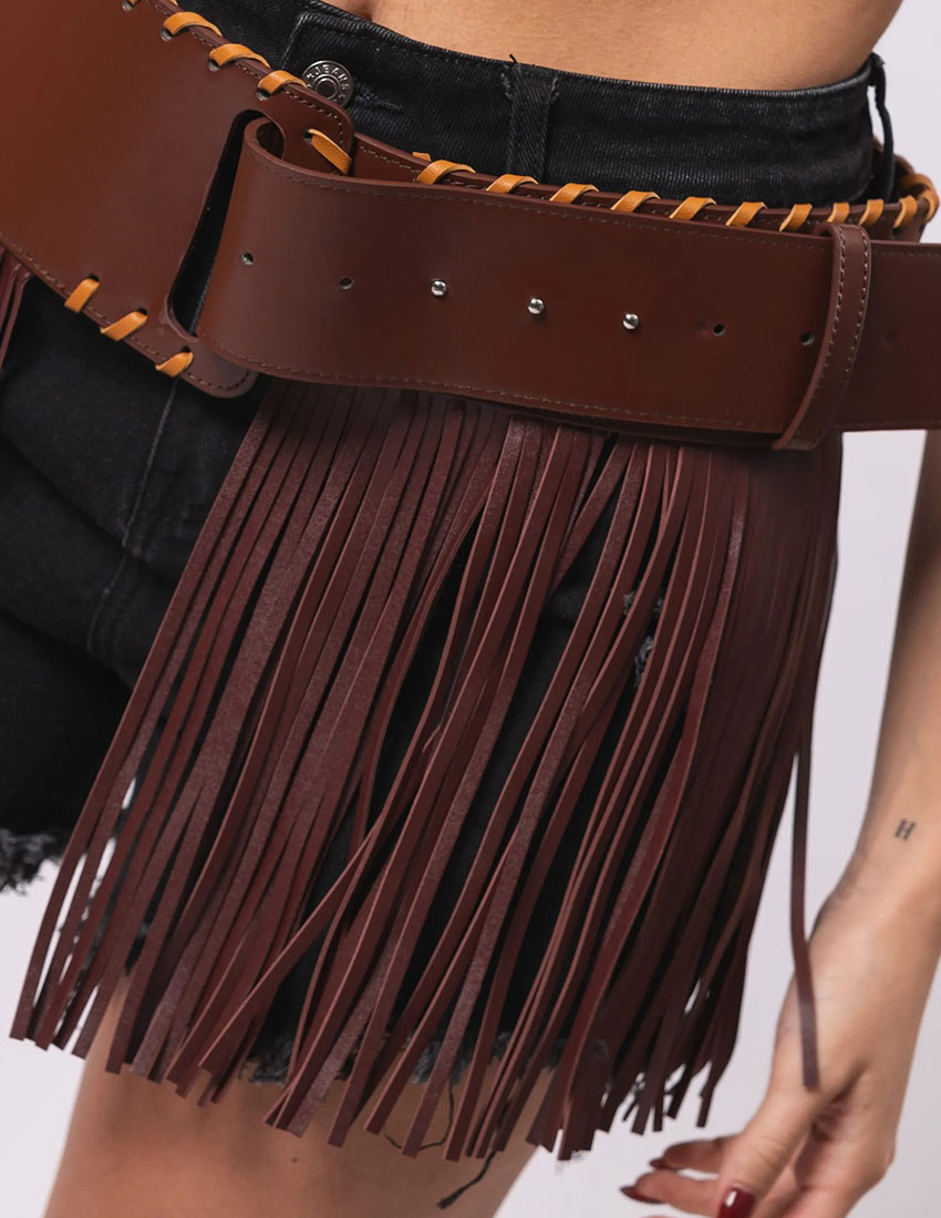 Cinturon color tabaco, vinipiel con flecos
