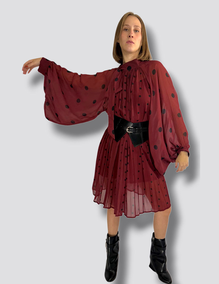 Vestido Plizado manga larga globo color burdeos polka dots negro