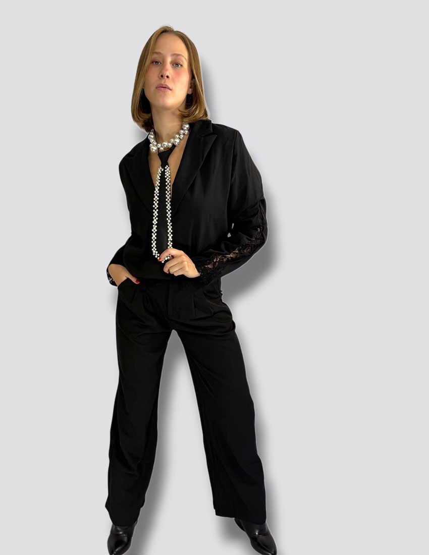 Set blazer cropped con encaje en manga y pantalon encaje en cintura color negro