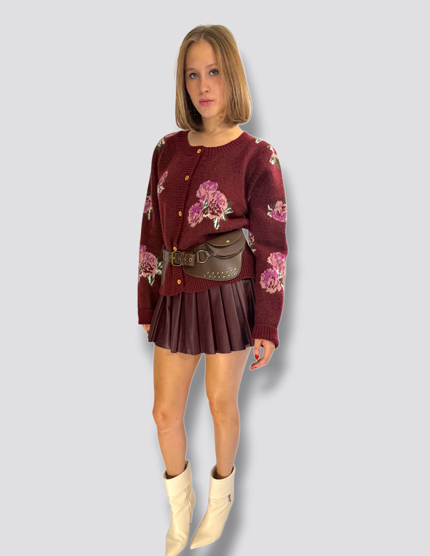 Sueter botones color burgundy diseño de flores