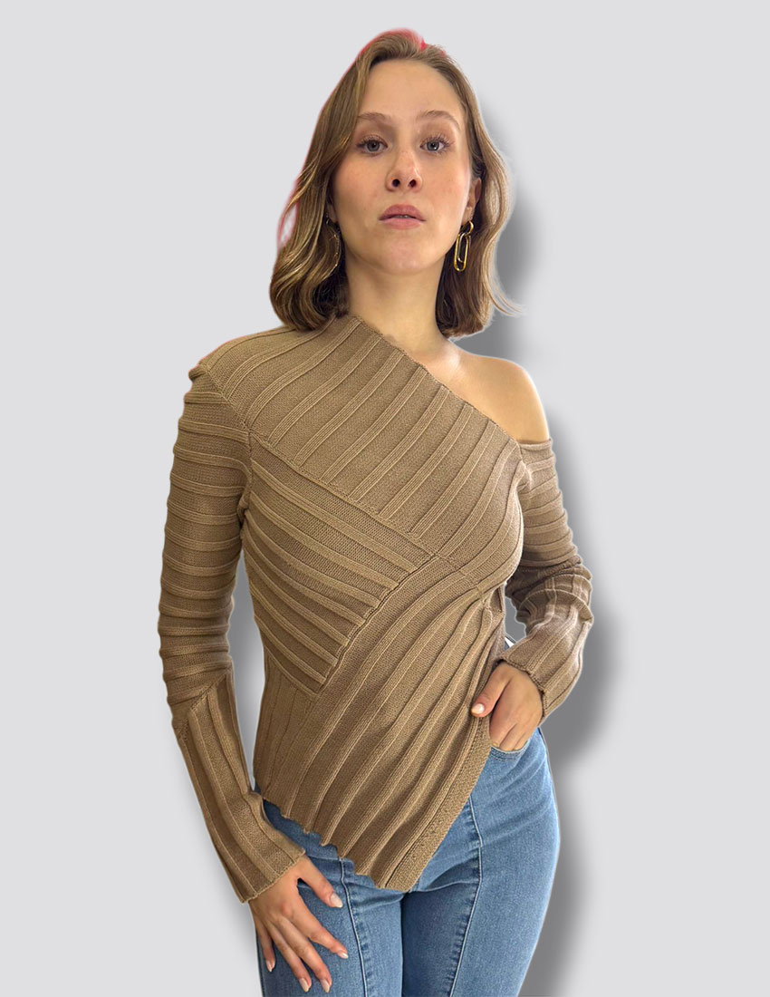 Sueter asimetrico color beige