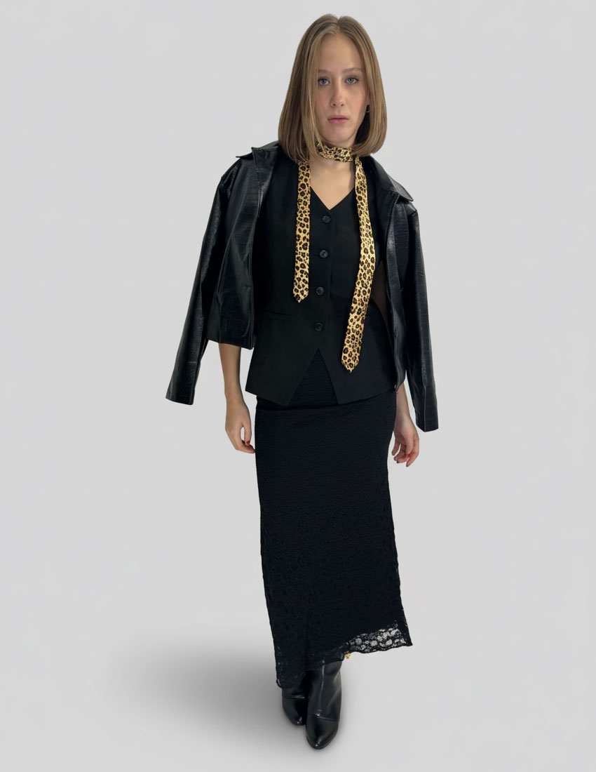 Falda larga corte recto, encaje color negro