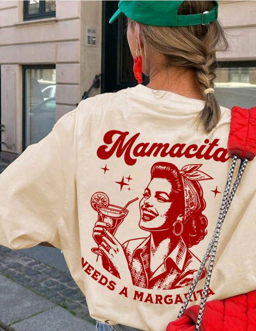 Playera over size beige estampado vintage en rojo