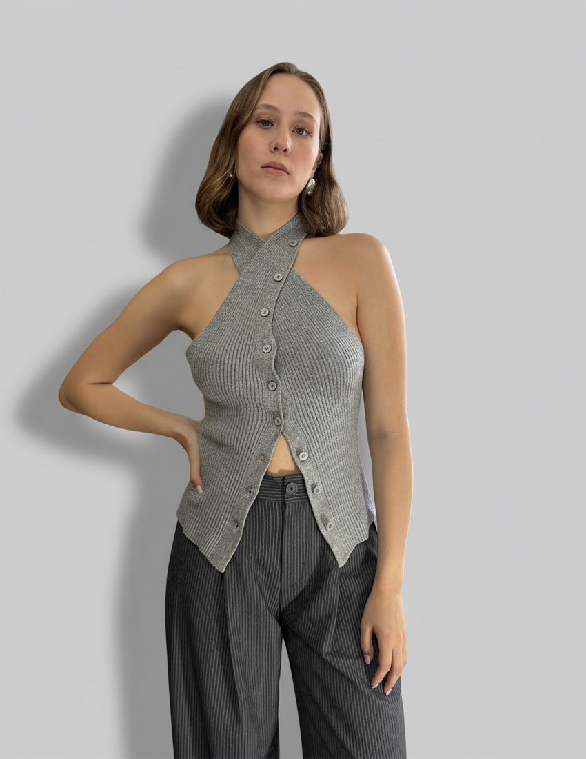 Top tejido de punto, color gris, halter cruzado