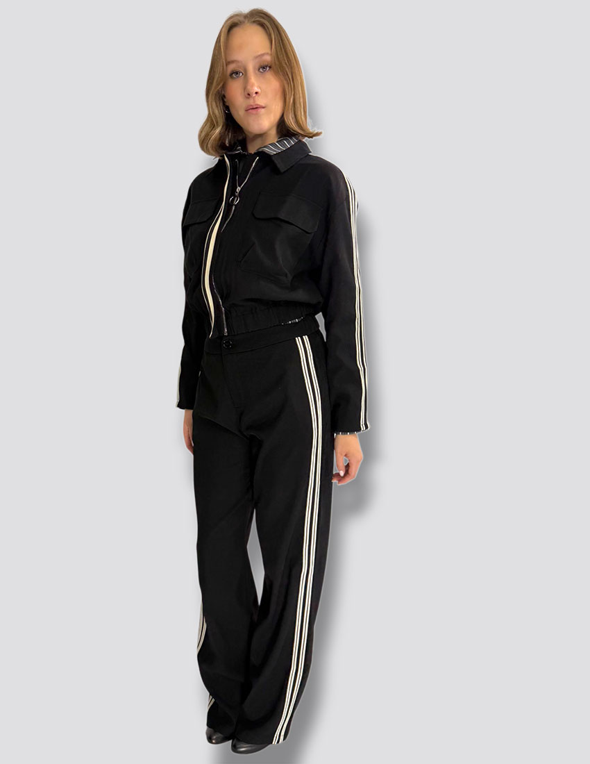 Set chamarra y pants en negro, líneas blancas laterales