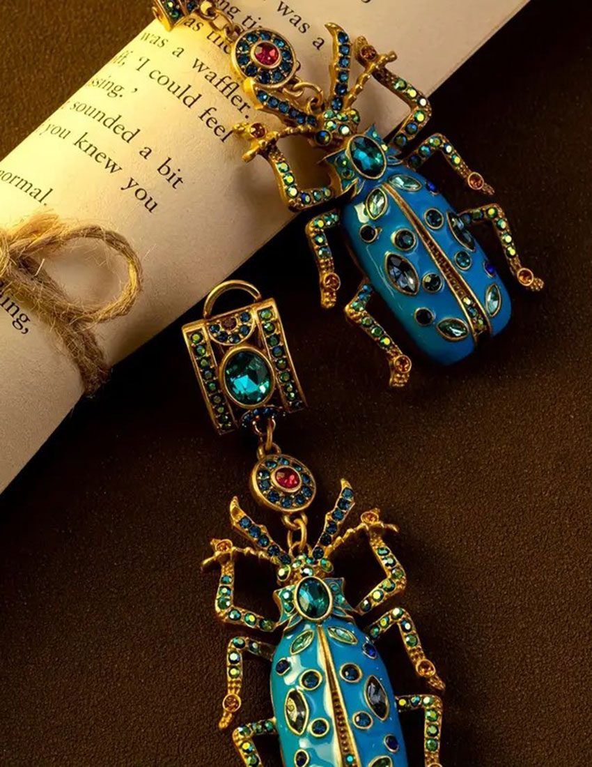 Maxi aretes diseño escarabajo color naranja con cristales incrustados