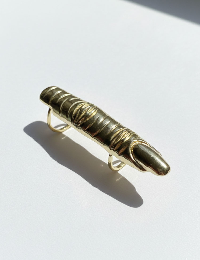 Anillo diseño dedo, dorado