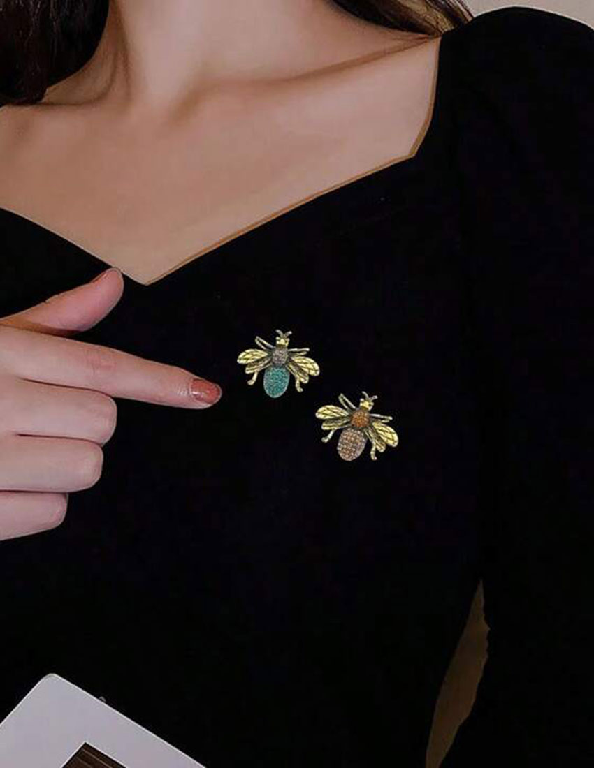 Broche de pin diseño abeja, cristal en color verde esmeralda