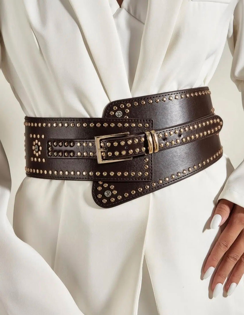 Cinto ancho color café oscuro, remaches