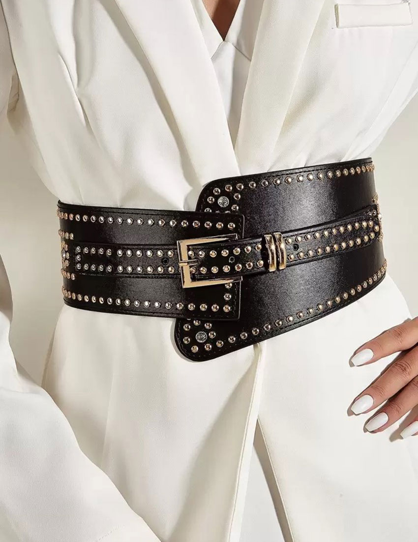 Cinto ancho color negro, remaches