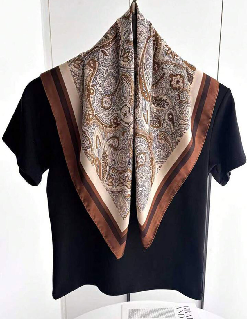 Mascada estampado paisley en tonos tierra