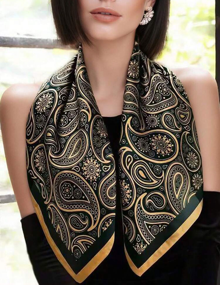 Pashmina estampado paisley en tonos negro y dorado