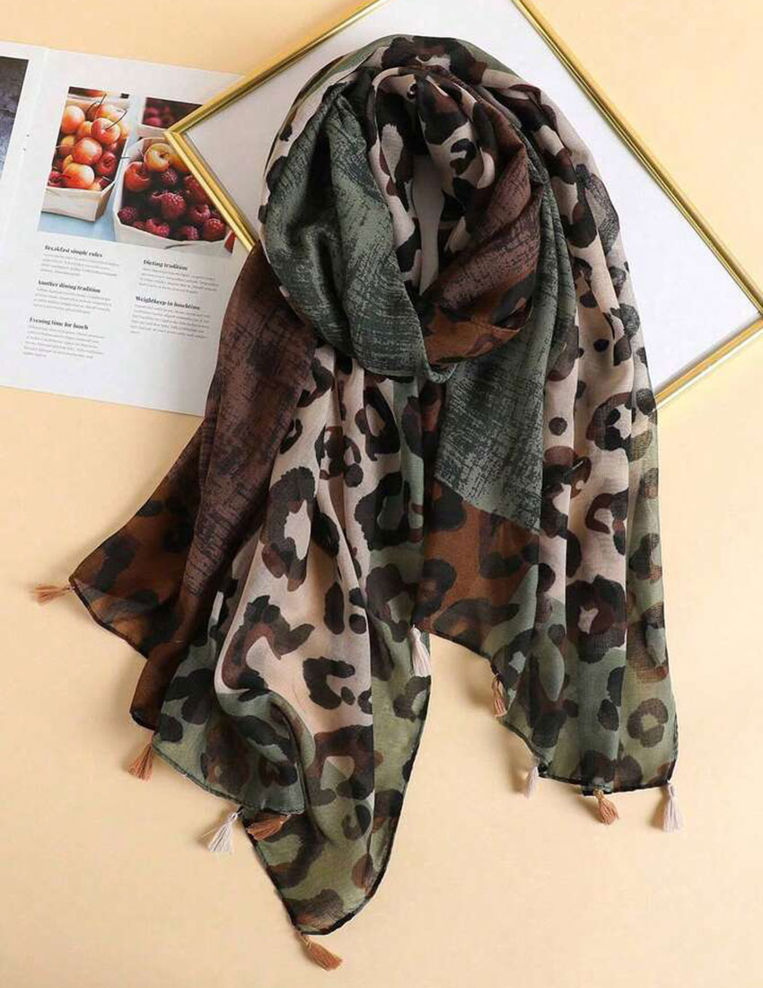 Pashmina de lino, estampado animal print y verde  militar