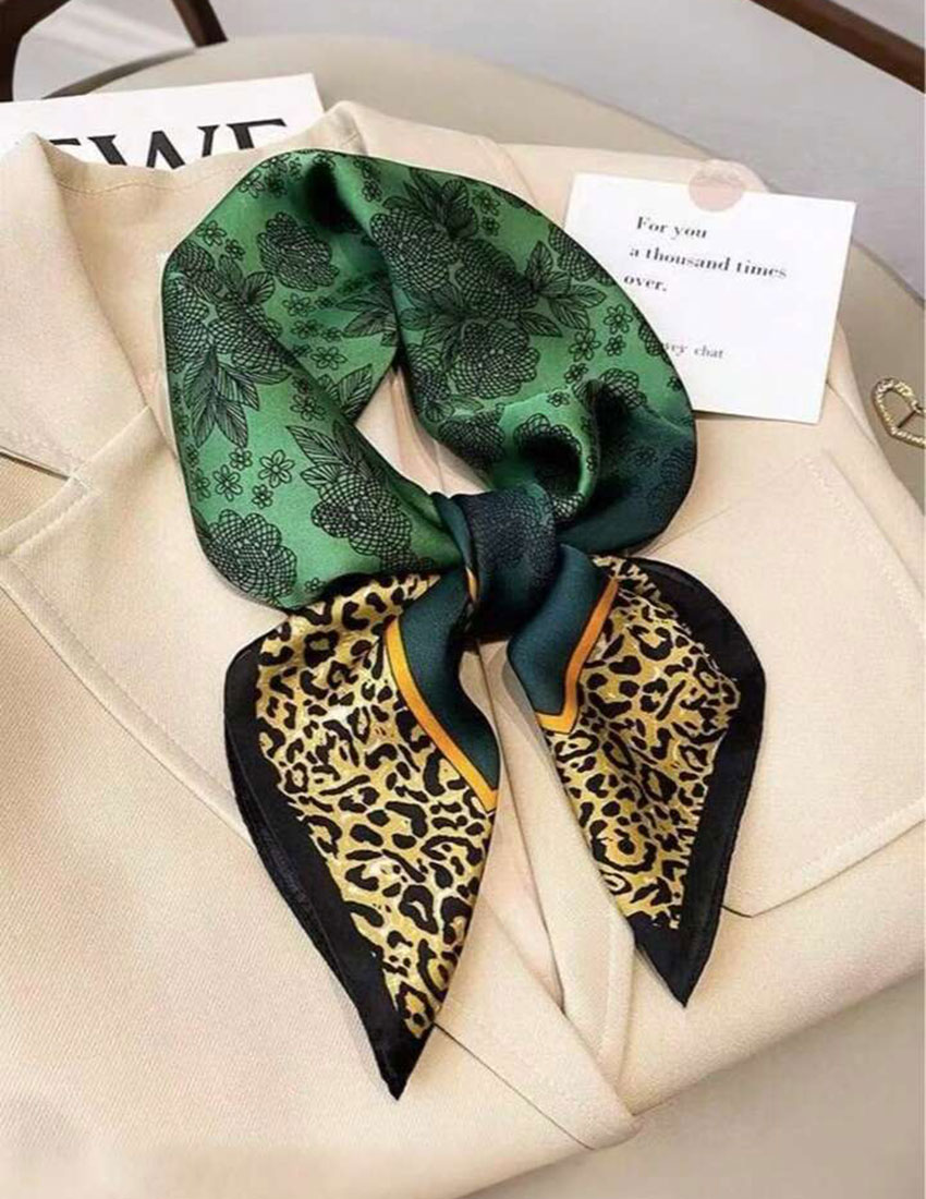 Pashmina color verde estampado flores y animal print