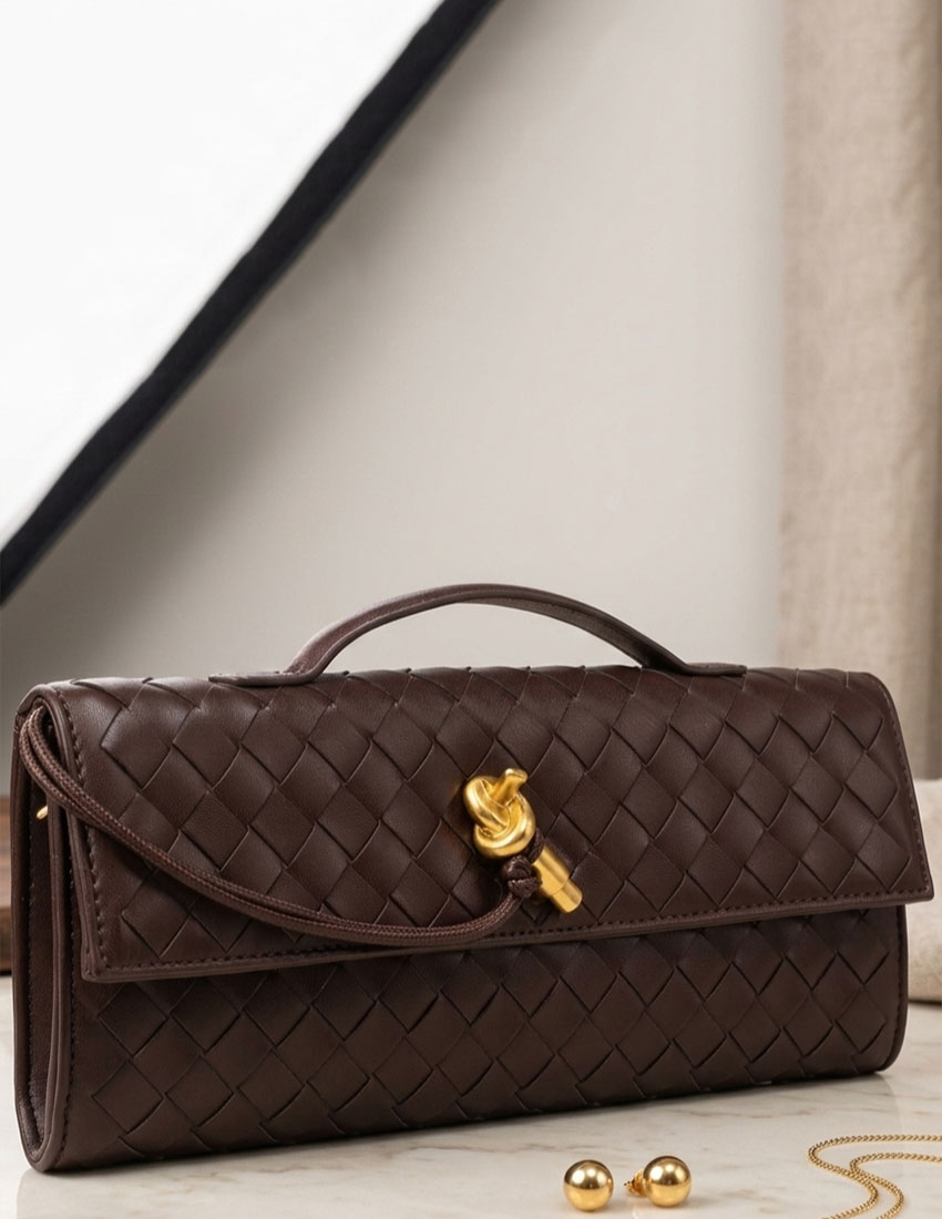 Bolso clutch tejido color Tabaco