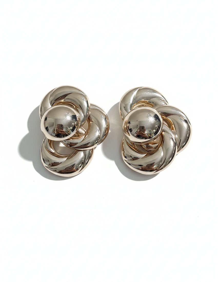 Aretes dorados diseño nudos