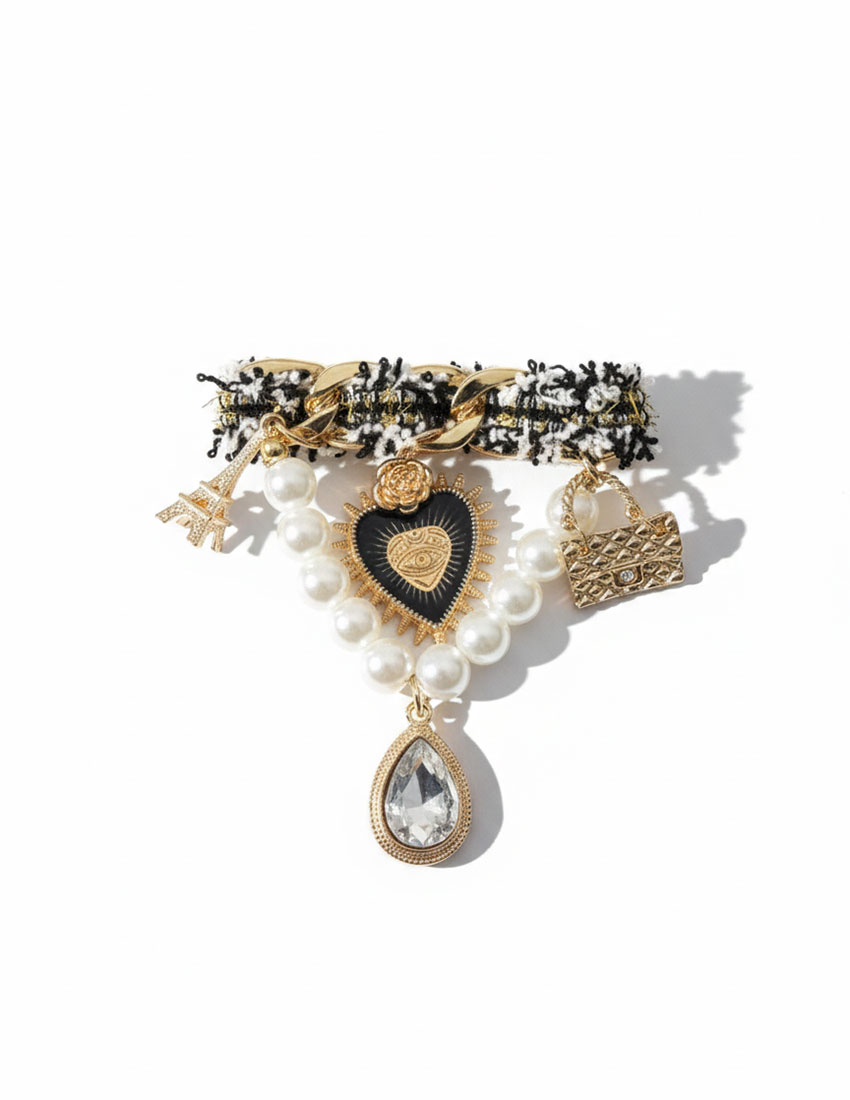 Broche con charms torre Eiffel, corazón con perlas y un bolso