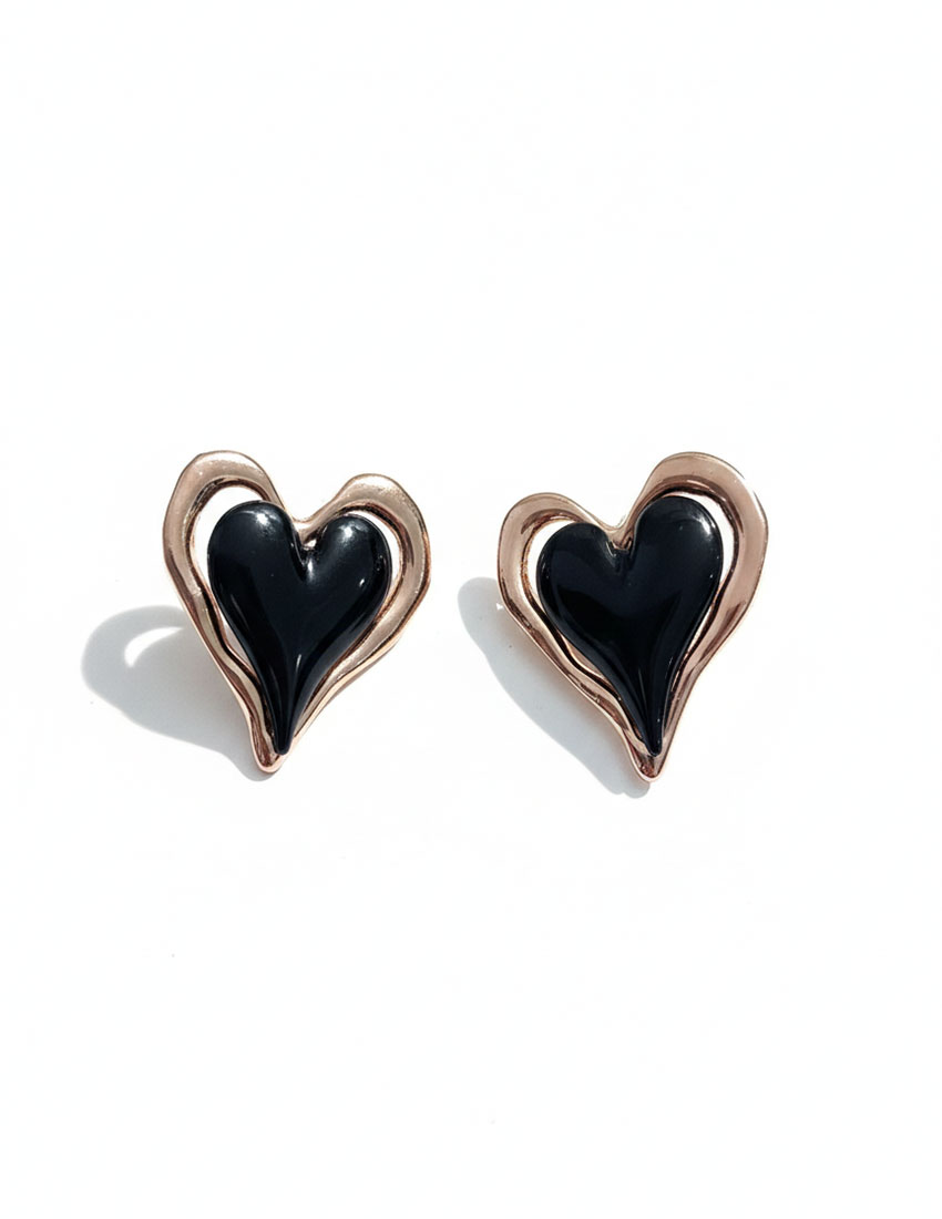 Aretes de corazón negros